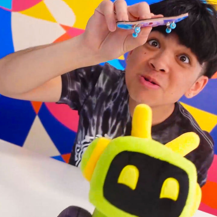 Cash 10m Subs Skate Toy!